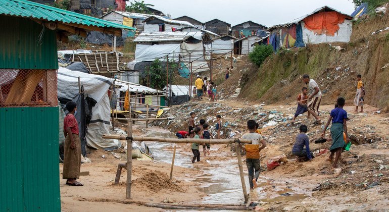 Covid-19 : les vaccinations commencent dans les camps de réfugiés rohingyas au Bangladesh